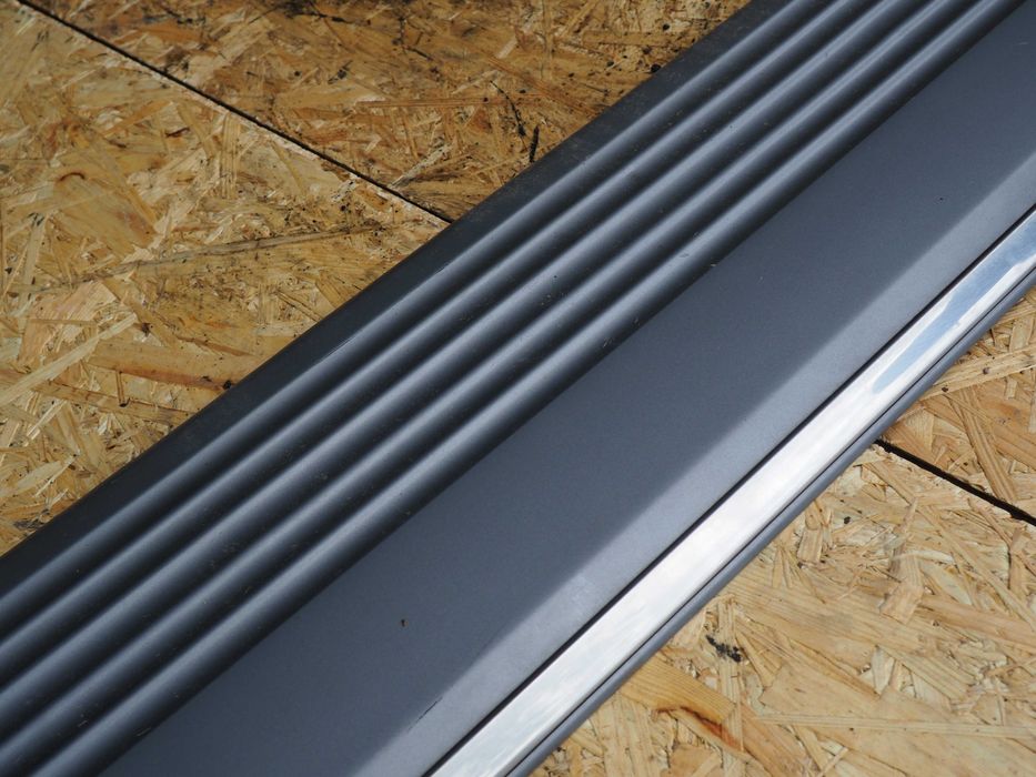 Listwa drzwi przód prawa mercedes w126 1 seria