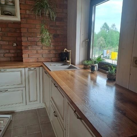 Dębowe lub jesionowe stoły, blaty, stopnie schodowe, parapety, meble