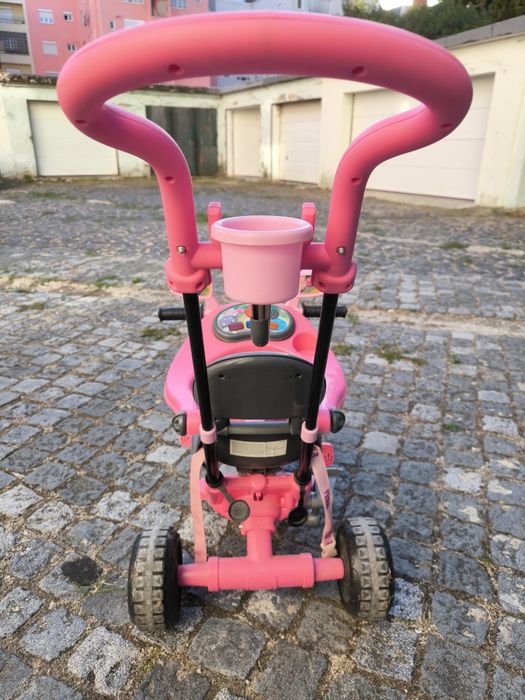 Triciclo cor de rosa da Feber