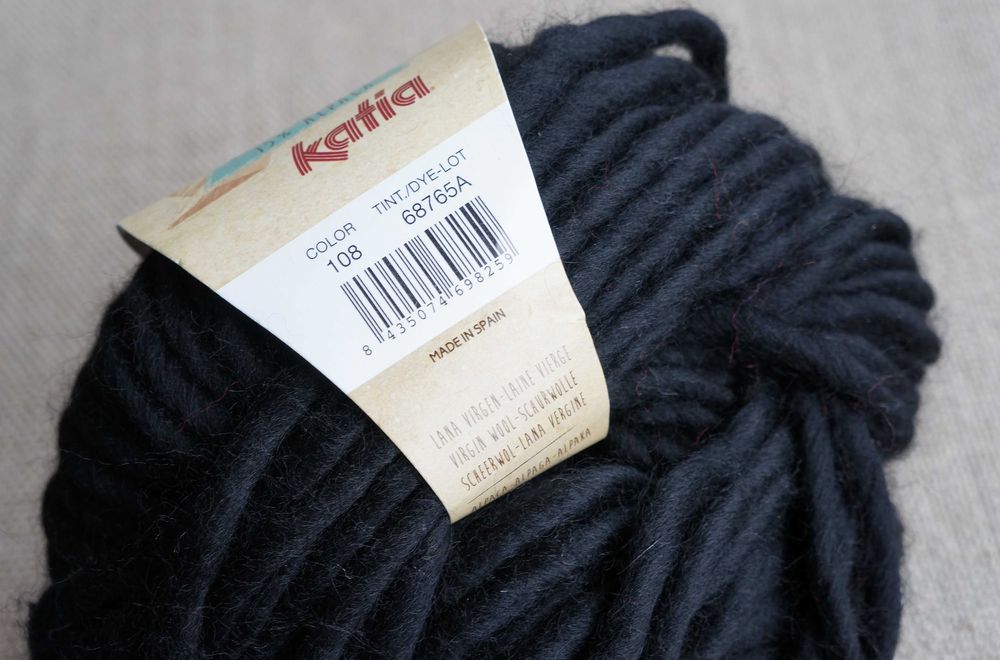 motek czarnej wełny virgin wool i alpaki