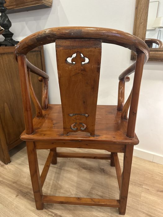 Cadeira chinesa de madeira