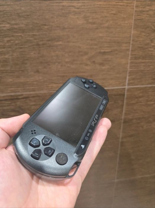 PSP Street + Cartão 16GB, Capa e Carregador