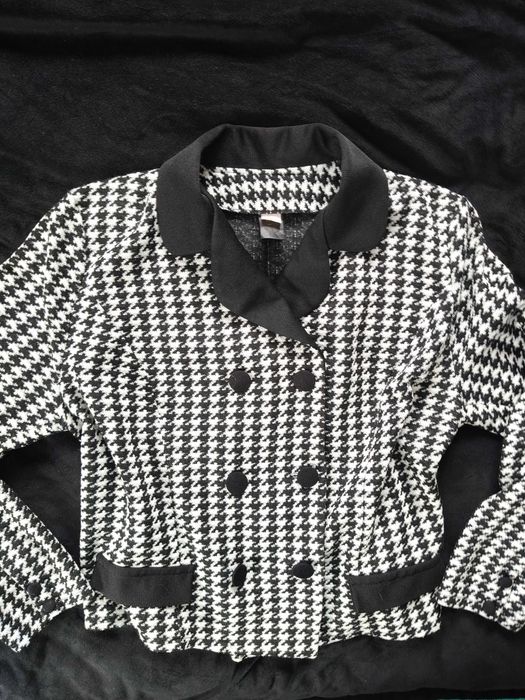 Elegancki dwurzędowy żakiet w pepitkę – klasyka z charakterem r. L