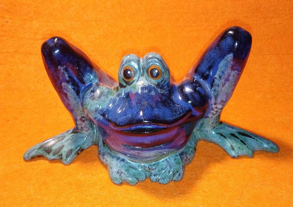 Estatueta de Sapo em Cerâmica