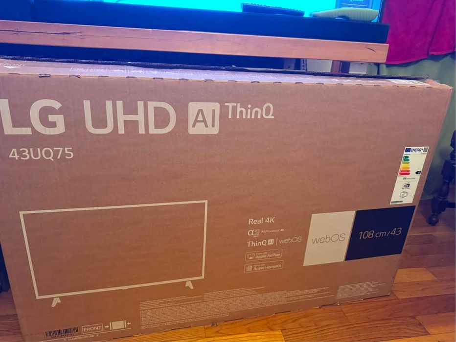 TV LG com caixa 43’’ mais barra de som sony e dois comandos
