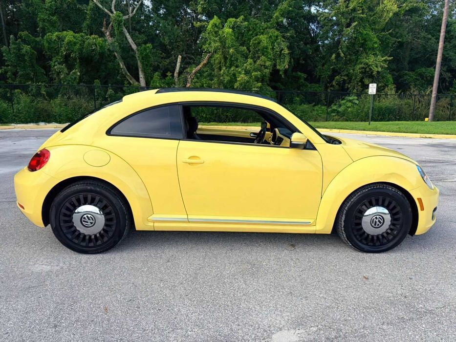Volkswagen Beetle      2015