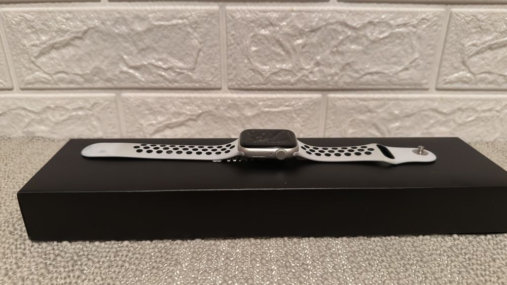 Apple Watch SE GPS 40mm Nike | Повний комплект