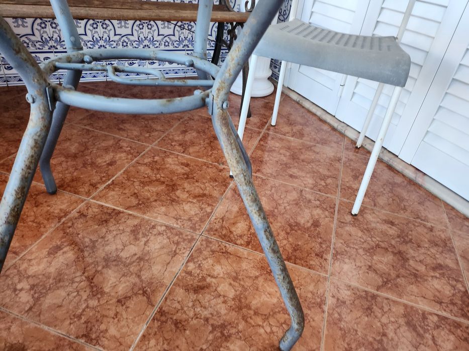 Mesa de jardim com 2 cadeiras