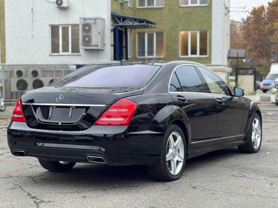 Mercedes-Benz S-Class 2012