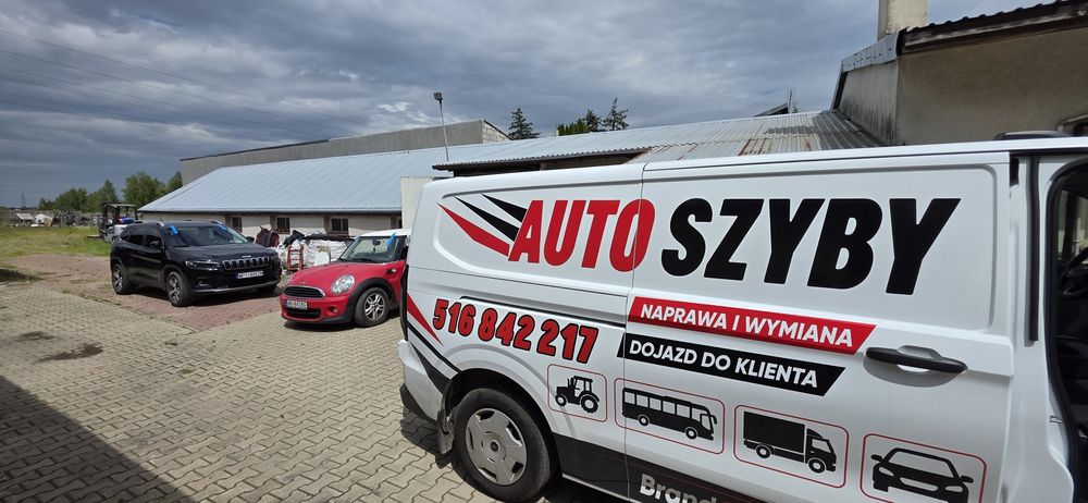 Mobilna naprawa odprysków na szybie.