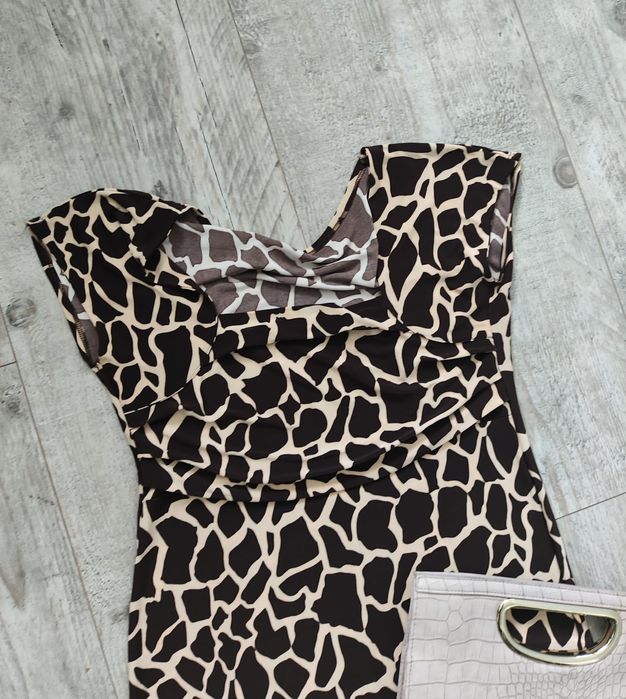 Wyszczuplająca sukienka koktajlowa 40 M elastyczna panterka