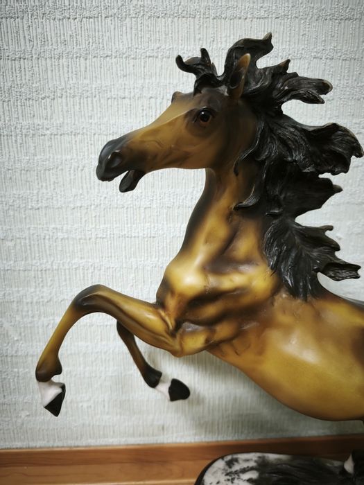 Велика статуетка Кінь на дибах «Fineart Collection» (натуральний мармур)