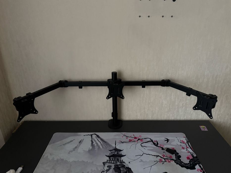 Кранштейн для 3-х мониторов