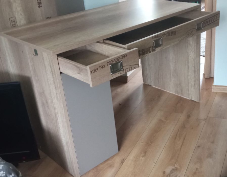 Biurko 120×65 cm – solidne i funkcjonalne