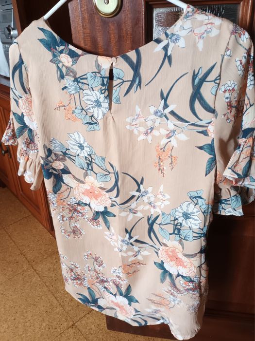 Blusa primaveril em tons suaves