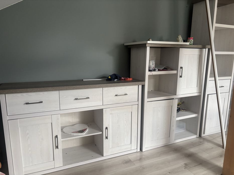 Mebloscianka do pokoju zadbana