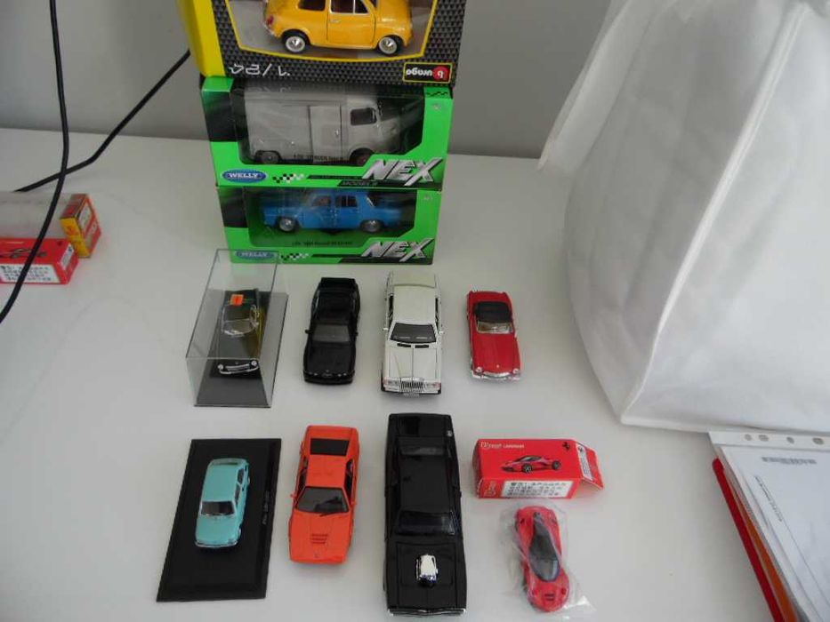 sortido miniaturas de carros a estrear