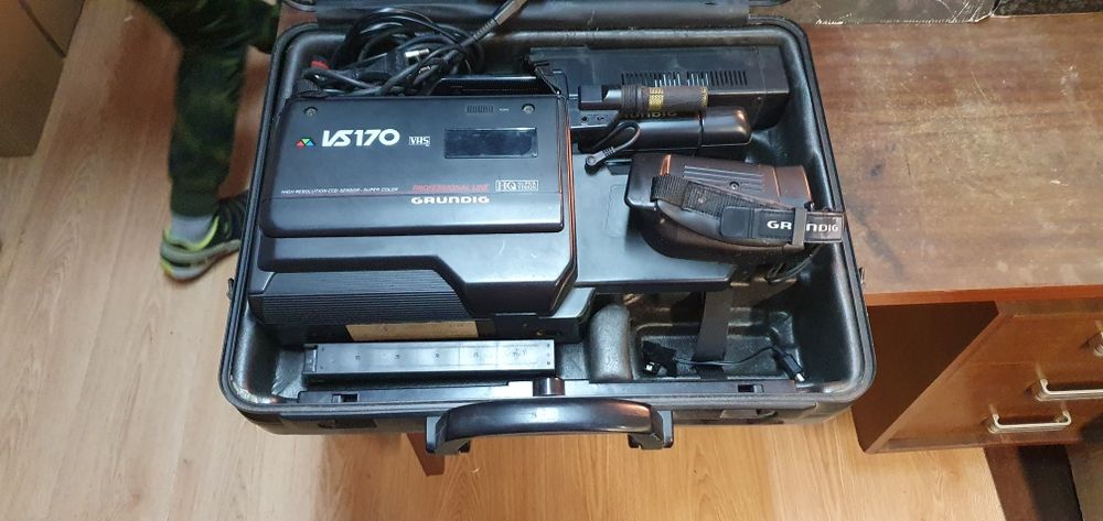 Câmara VHS profissional GRUNDIG
