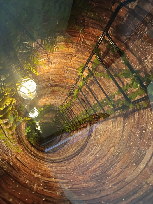 MESA de bistrô/BAR "POÇO SEM FUNDO" + 2 BANCOS