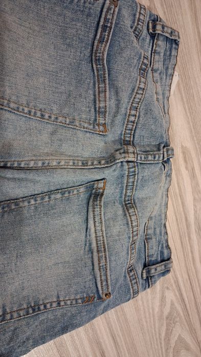 Niebieskie jeansy rurki