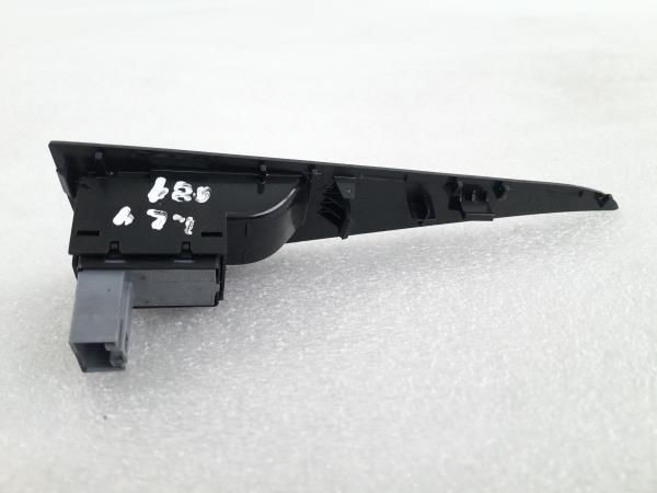 Comando / botão / interruptor vidros trás esquerdo SEAT Leon (1P1)