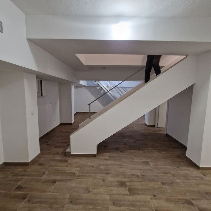 Alugo para loja/ escritório  2 pisos (lisboa)
