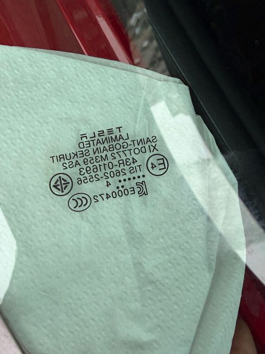 Ліве бокове скло Тесла 3 2024 Highland. Оригінал