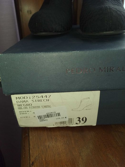 Botins pretos Pedro Miralles