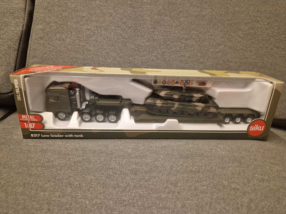 Siku Super S8317 Ciężarówka z czołgiem 1:87.