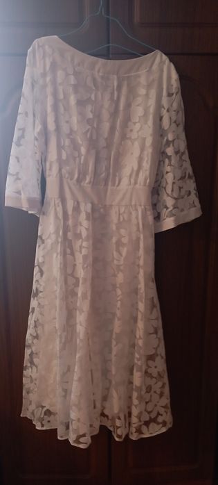 Продам сукню, легка біла