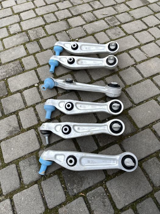 Ричаг передній нижній поперечний Tesla Model Y