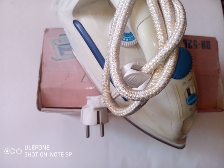 Продам утюг Deloni