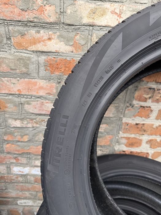 Резина Всесезонка б/у Pirelli 235/50R20