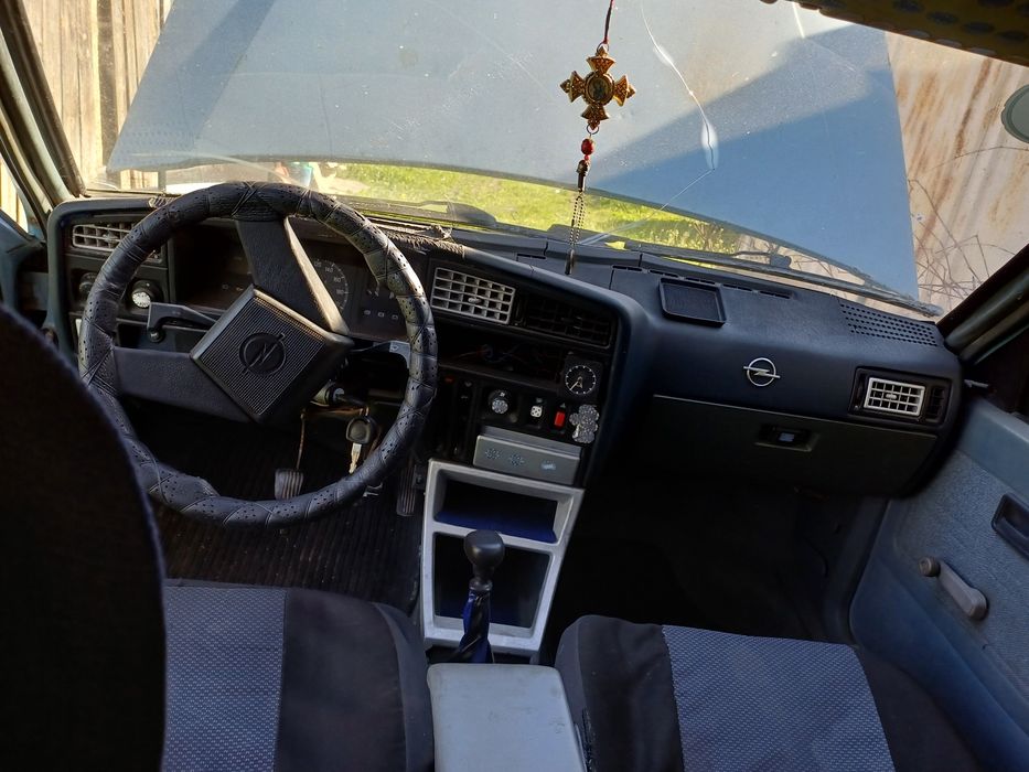 Аскона опель opel ascona 1.6 (два авто за 500)