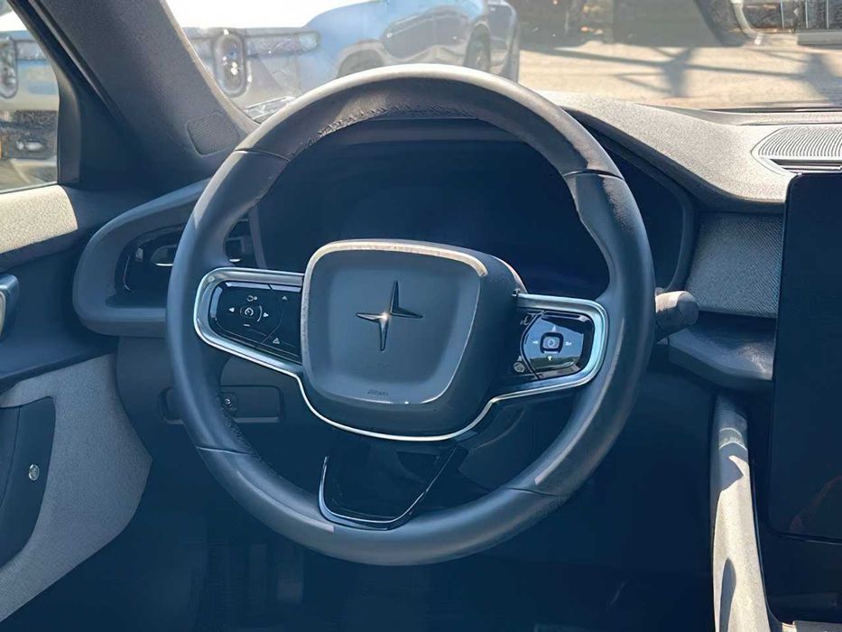 Polestar 2      2023