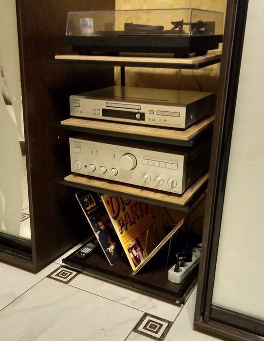 Музикальная єтажрка в стиле Лофт.