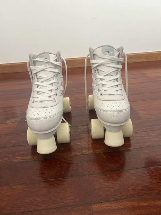 Patins 4 rodas.