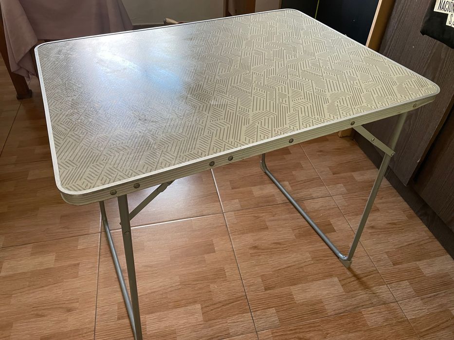 Foldable table perfect condition