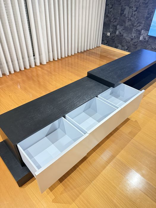 Móvel TV moderno preto e branco