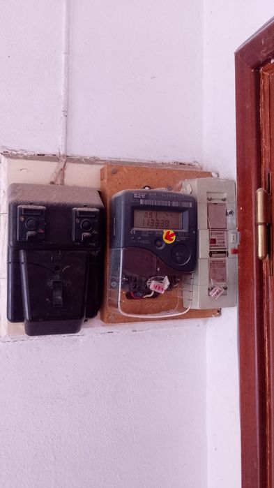 Eletricista e canalizado