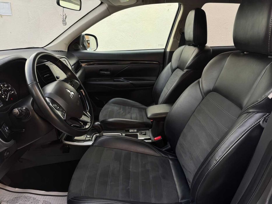 Mitsubishi Outlander      2019