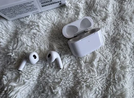 Оригінальні навушники Apple AirPods 3 (стан відмінний)