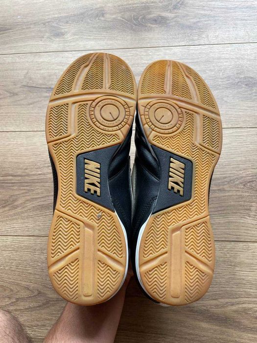 Чоловічі шкіряні професійні футзалки залки фірми nike tiempo оригінал