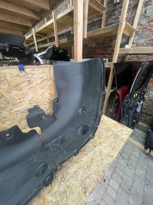 Задній пікрилок Rivian