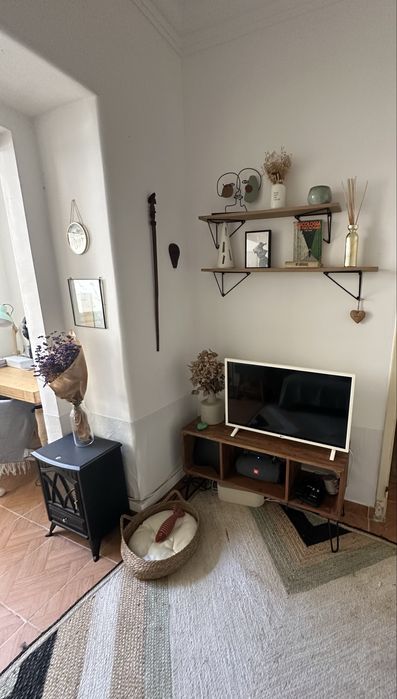 Movel televisão sklum e prateleiras