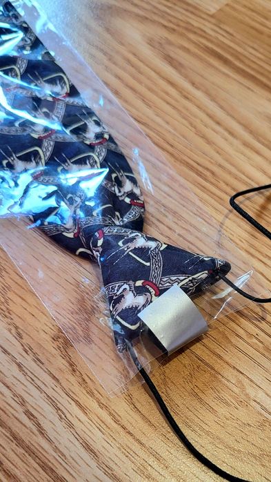 Chłopiecy piekny elegancki krawat na gumce konie