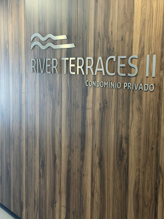 T2 NOVO EM CONDOMÍNIO PRIVADO | PISCINA + GINÁSIO | VARANDA 17 m² | GARAGEM BOX | Junto à estação CP e centro da cidade Pombal