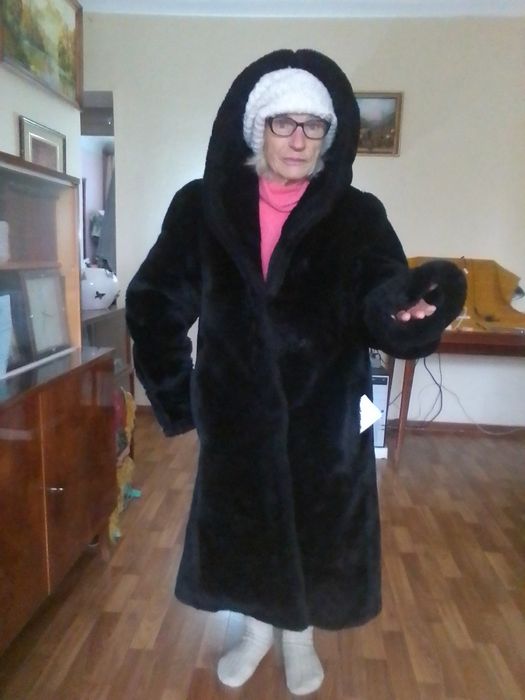 Шуба жіноча штучного хутра чорного кольору роз 52-54 під мутон