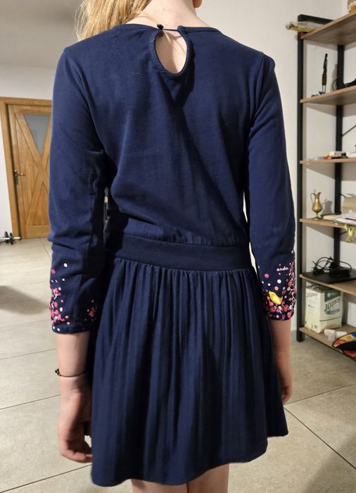 Sukienka Endo z oryginalnym haftem