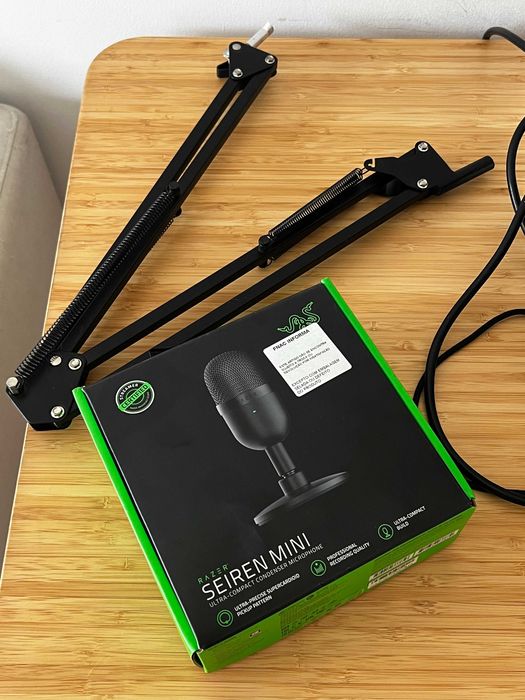 Razer Seiren Mini + Braço de Mesa para Microfone